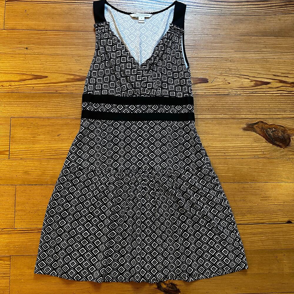 Diane von Furstenberg black geometric white sleeveless silk dress SIZE 8